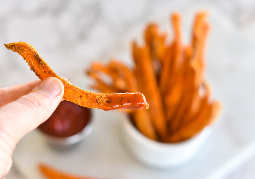 https://foodbornewellness.com/wp-content/uploads/2020/08/Crsipy-Paleo-Baked-Sweet-Potato-Fries-3-1024x718.jpg